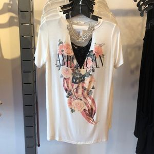 Tres Bien Graphic Top w/ Neck Cut-Out